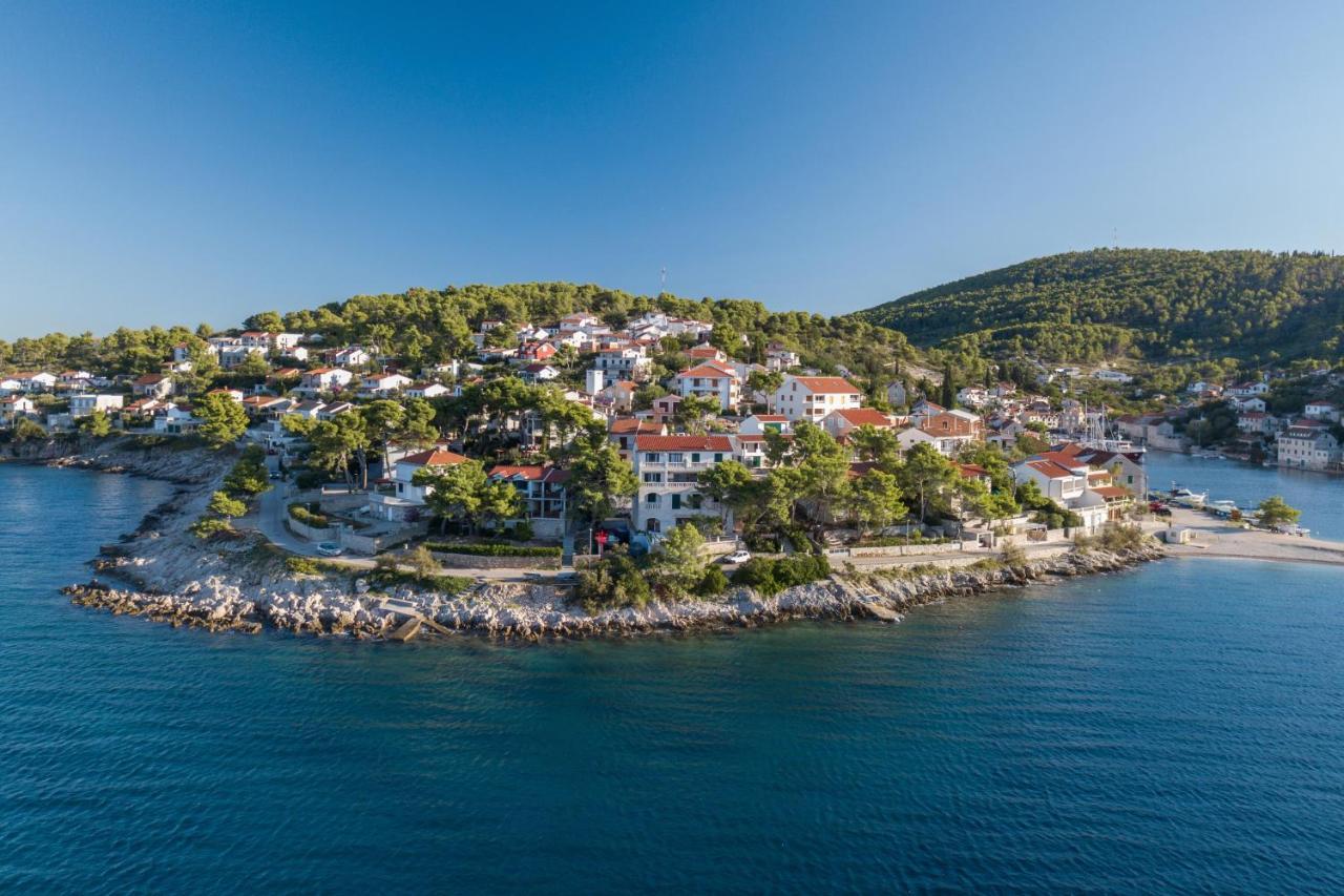 Apartments By The Sea Stomorska, Solta - 5190 Екстер'єр фото